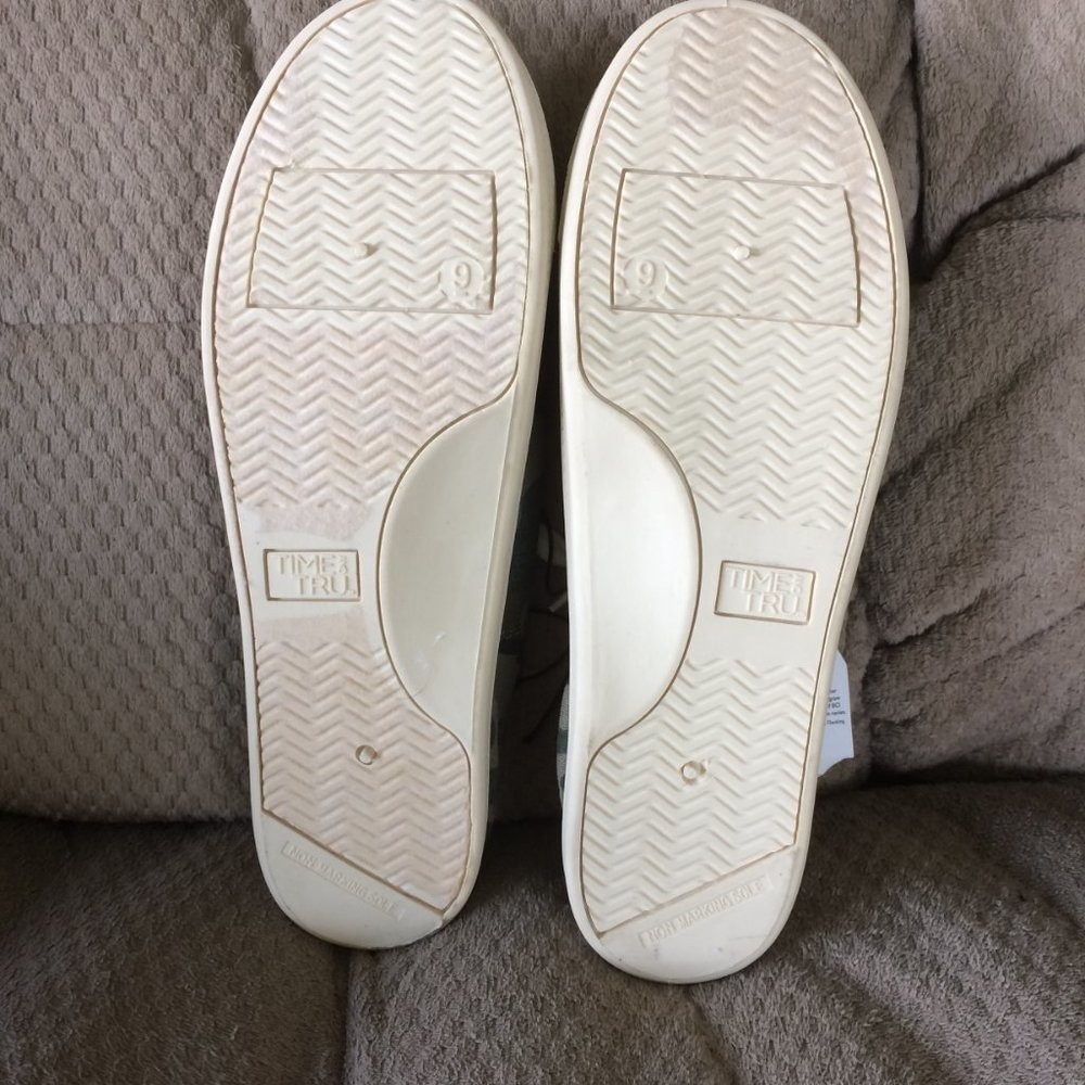 Time and Tru Camo Shoes Size 9 - Picture 2 of 11